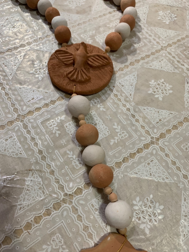Colar de Mesa Terço Decorativo Divino Espírito Santo 2